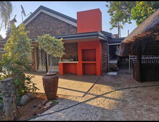 3 BEDROOM HOUSE FOR SALE IN THE ORCHARDS